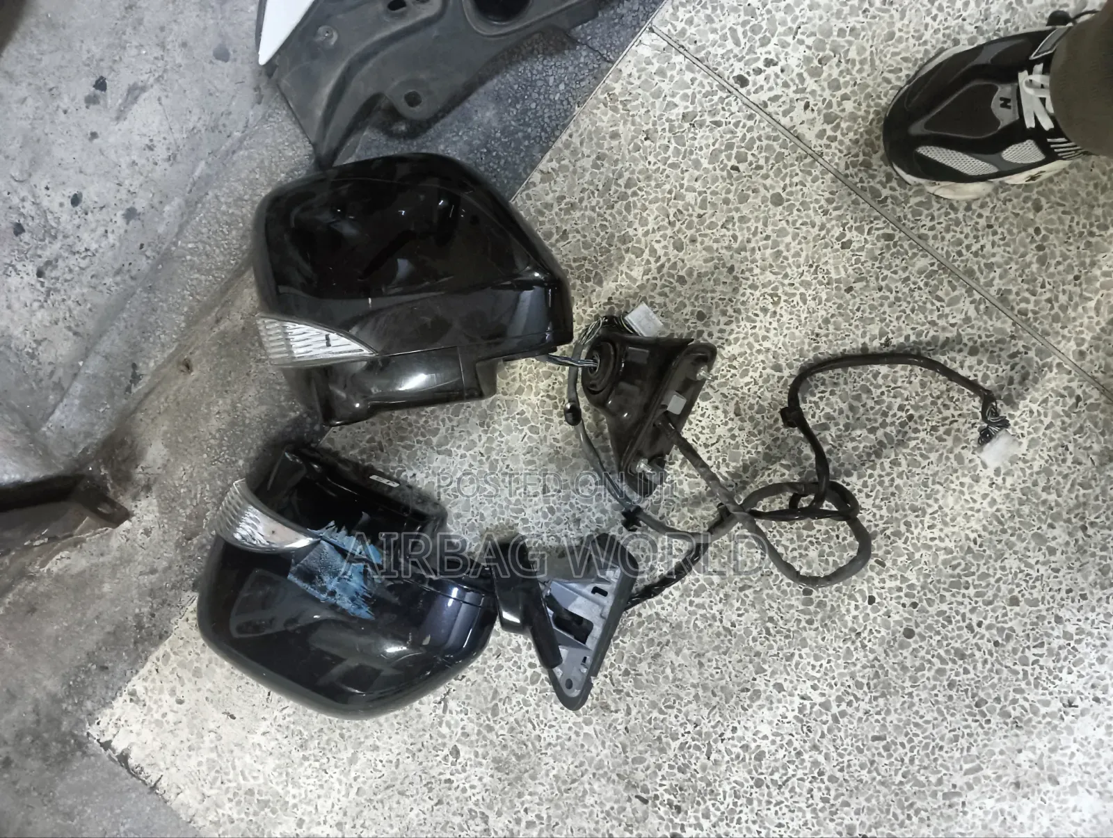 Side Mirrors Nissan Elegrant 