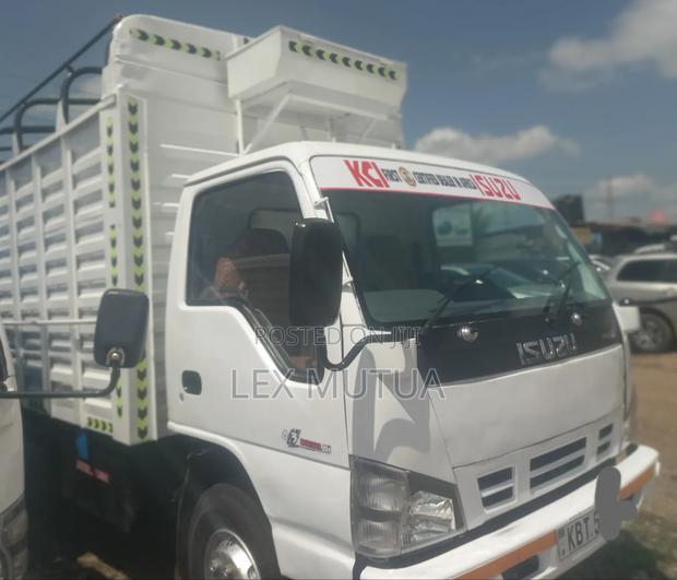 Isuzu NPR Lorry 2011 White - thumbnail 3