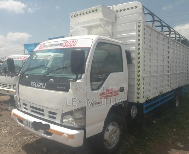 Isuzu NPR Lorry 2011 White - thumbnail 4