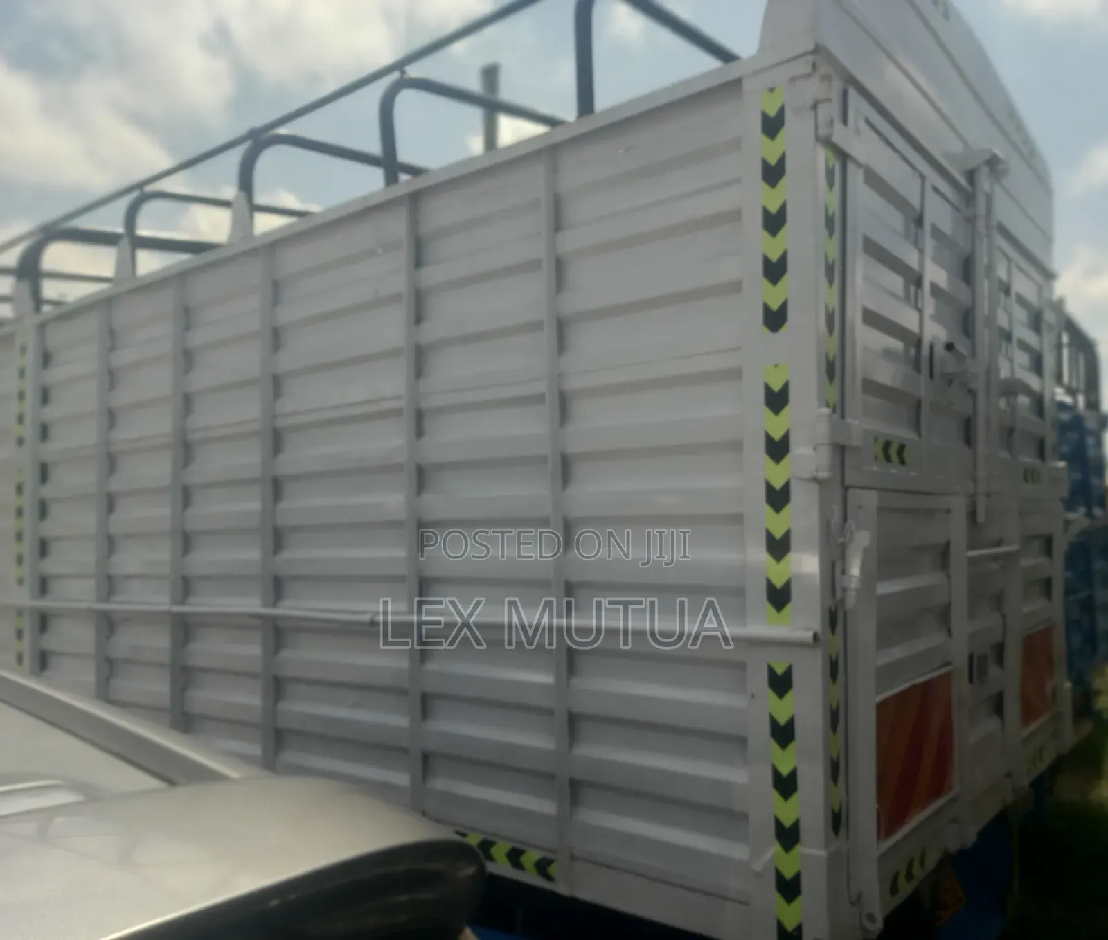 Isuzu NPR Lorry 2011 White
