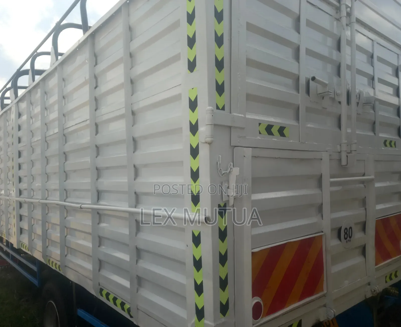 Isuzu NPR Lorry 2011 White