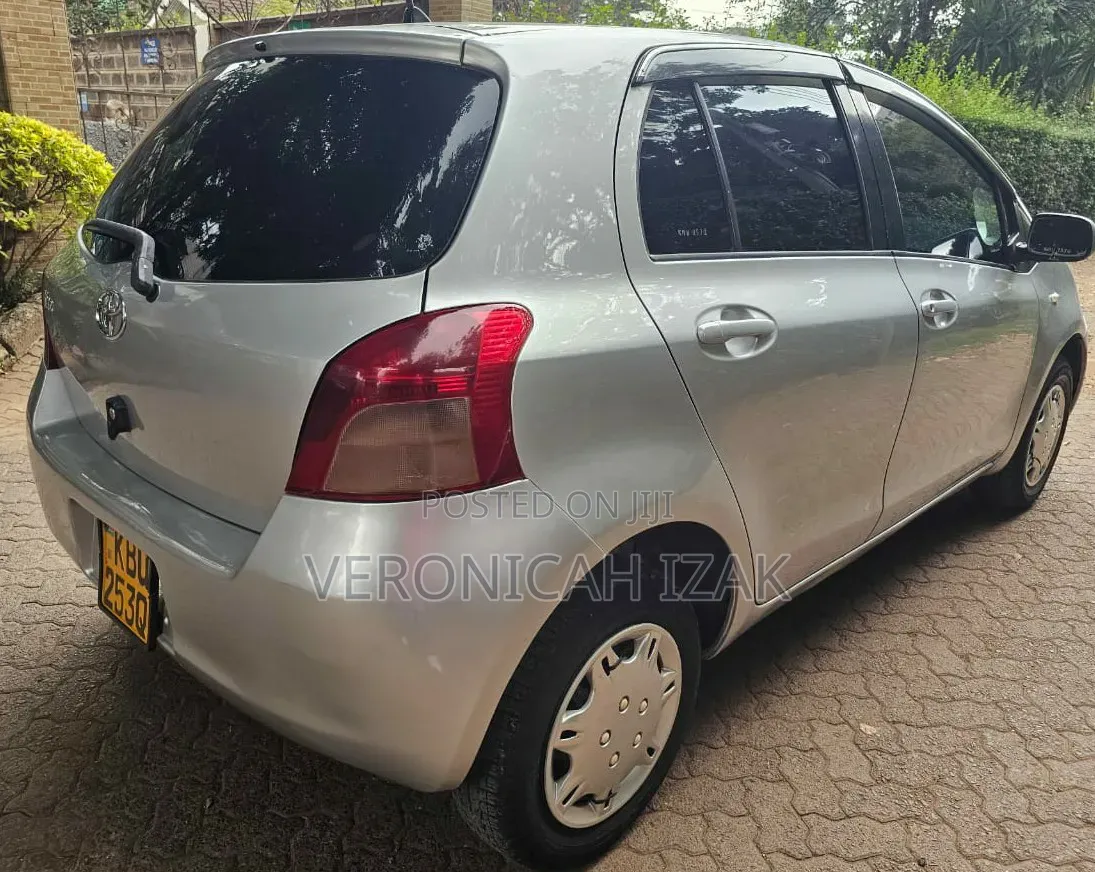 Toyota Vitz 2006 Silver