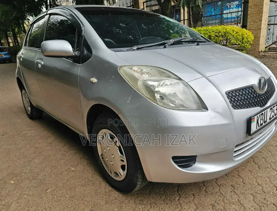 Toyota Vitz 2006 Silver