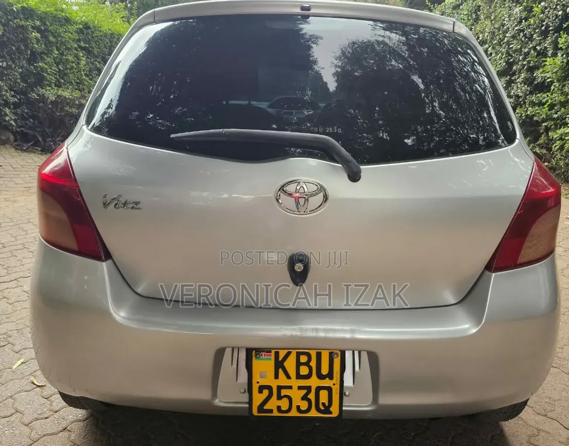 Toyota Vitz 2006 Silver