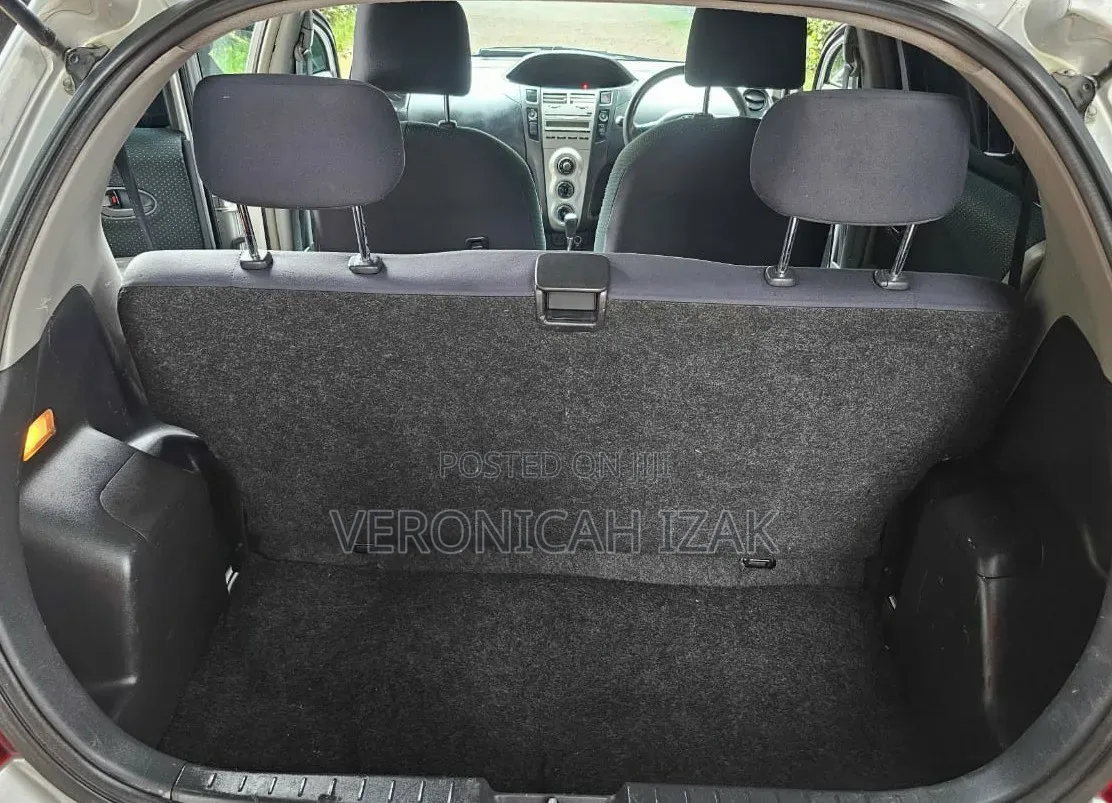 Toyota Vitz 2006 Silver