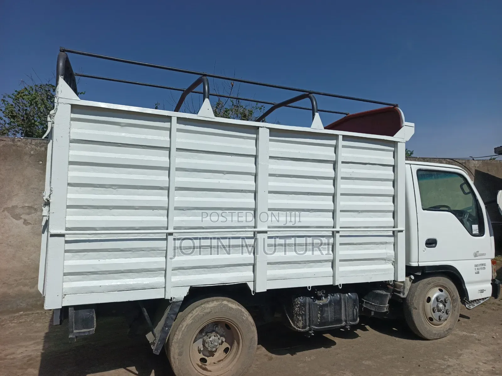 Isuzu Elf 2001 White