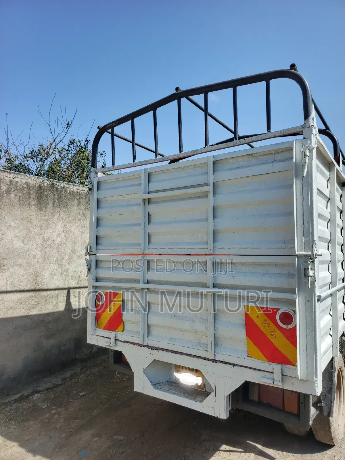 Isuzu Elf 2001 White