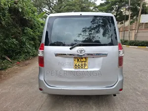 Toyota Noah 2009 Silver