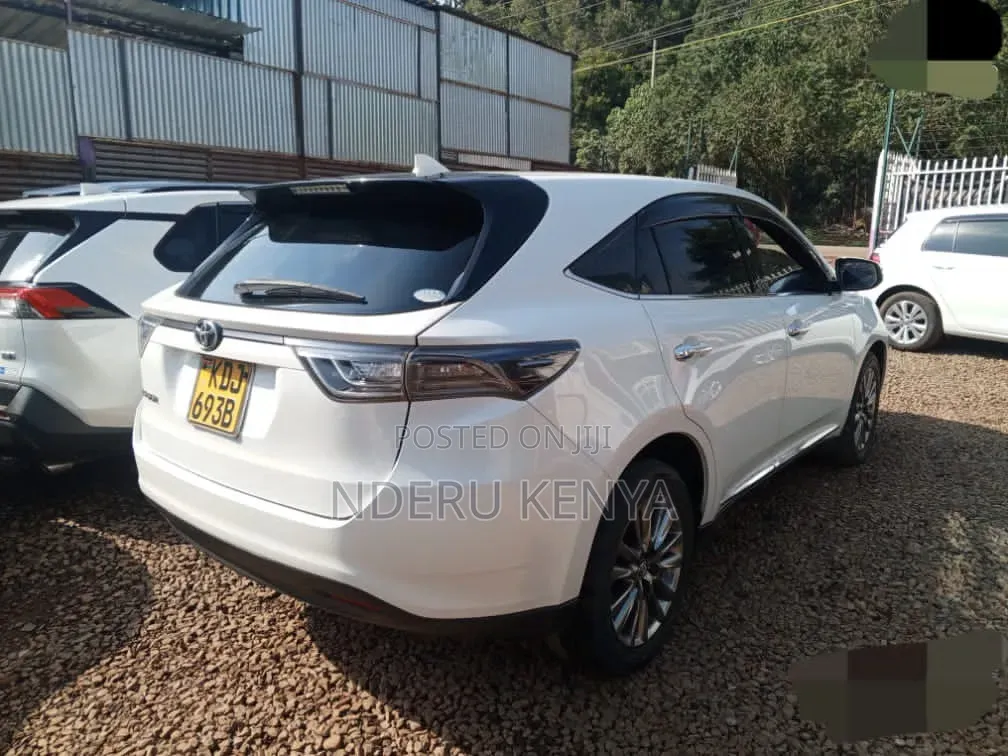 Toyota Harrier 2.0 2015 White