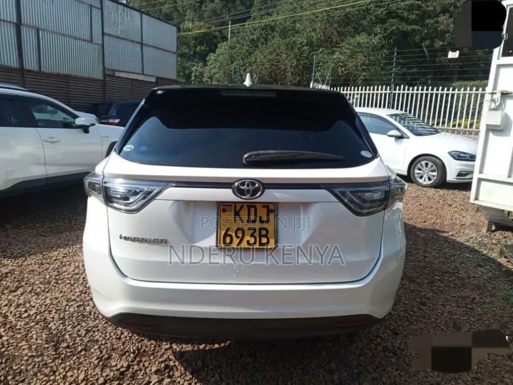 Toyota Harrier 2.0 2015 White