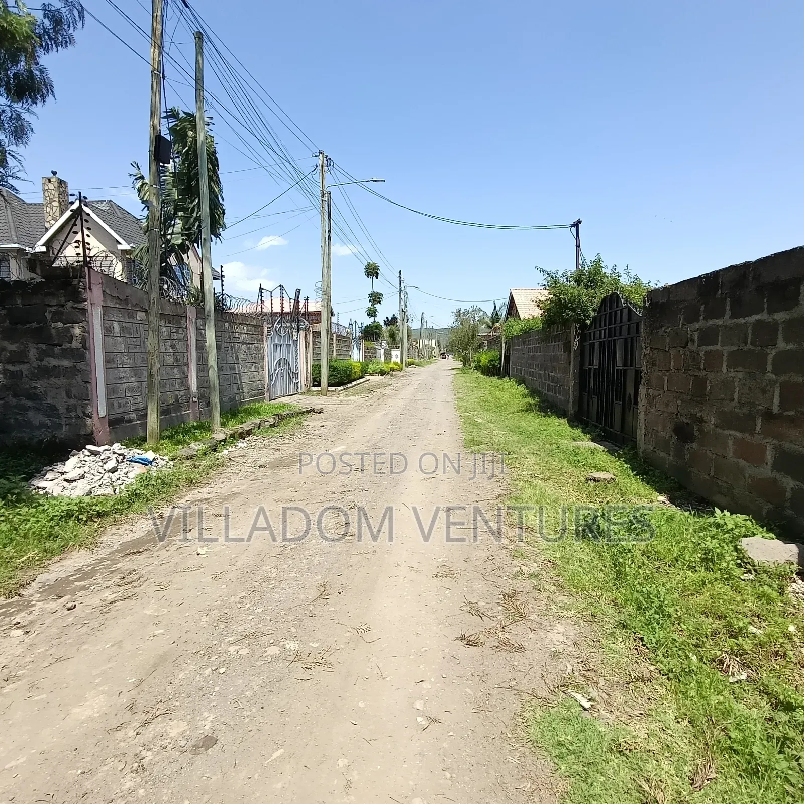 For Quick Sale Slightly Bigger Than a 50/100 Plot and Less Than a 1/4