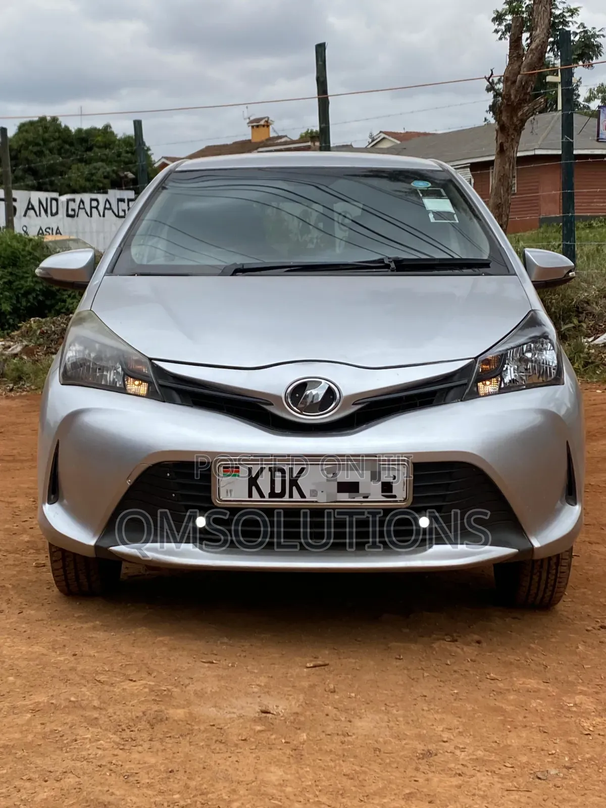 Toyota Vitz 2016 Silver