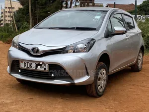 Toyota Vitz 2016 Silver