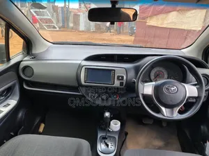 Toyota Vitz 2016 Silver