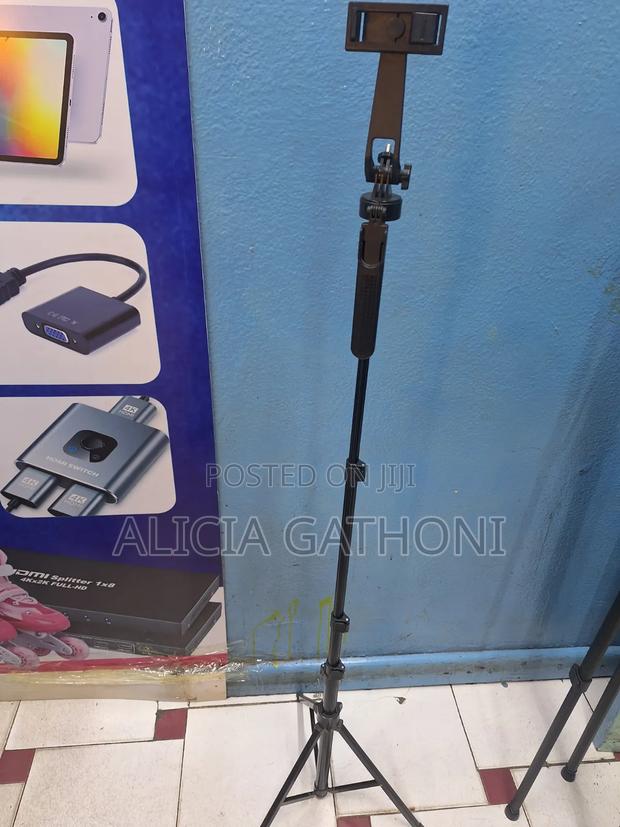1.9mtr Phone/Camera and Light Tripod With Bluetooth - thumbnail 2