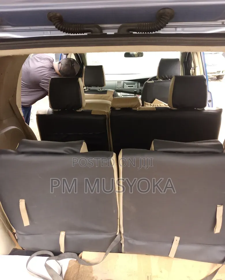 Toyota ISIS 2009 Blue
