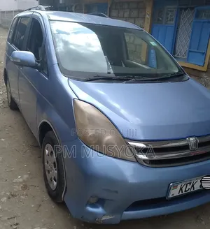Toyota ISIS 2009 Blue