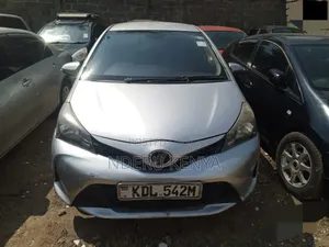 Toyota Vitz 1.0 FWD 5dr 2016 Silver