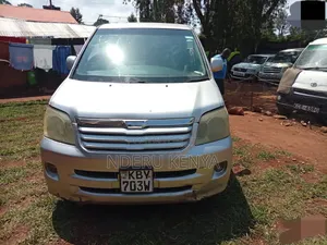 Toyota Noah 2.0 143hp AWD (7 Seater) 2007 Silver