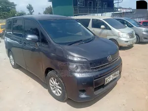 Toyota Noah 2.0 143hp AWD (7 Seater) 2012 Gray