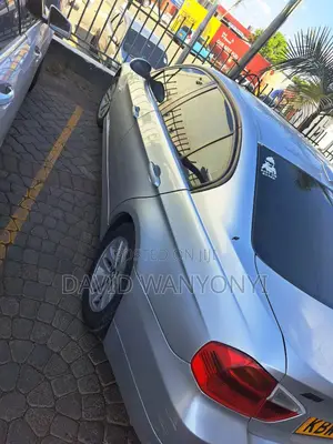 BMW 320i Sedan RWD 2007 Silver