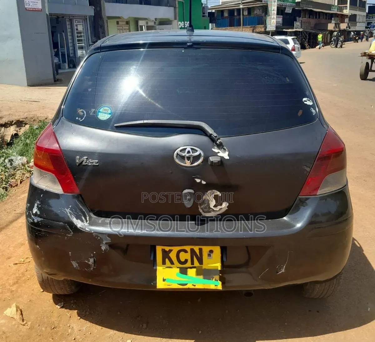 Toyota Vitz 2010 Black