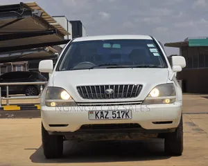 Toyota Harrier 2000 White