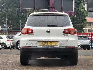 Volkswagen Tiguan S 4Motion 2010 White