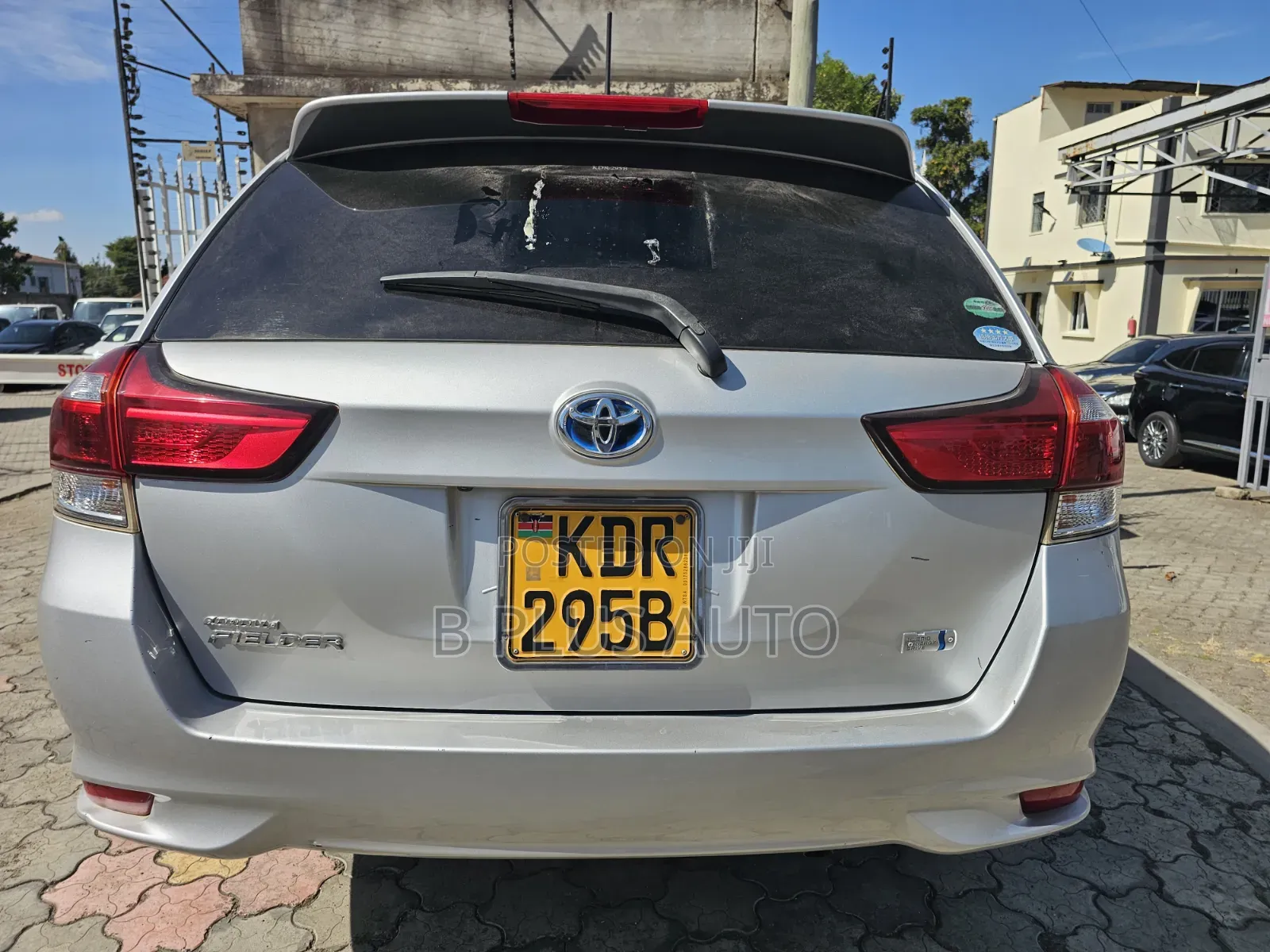 Toyota Corolla Fielder 2017 Silver