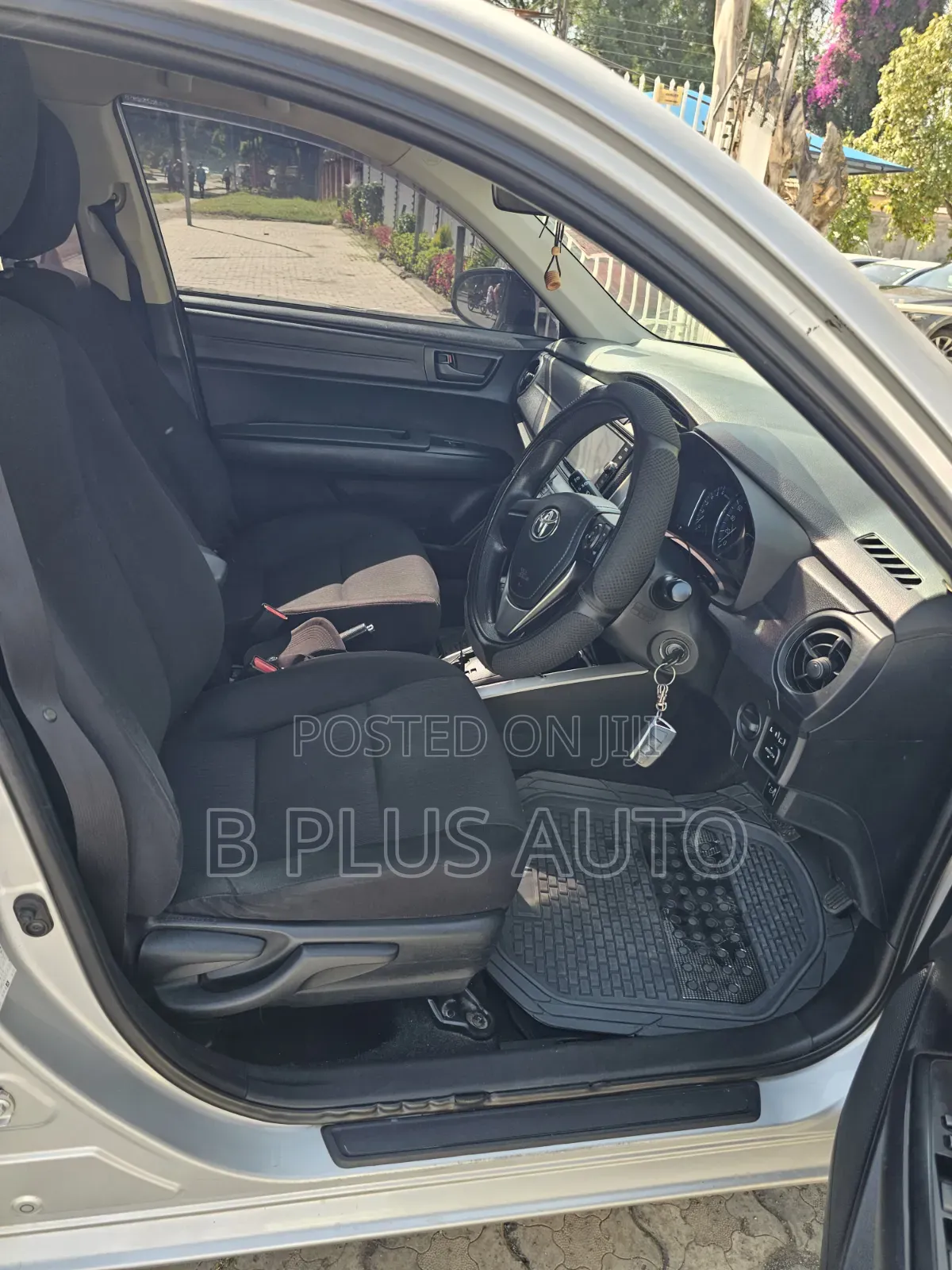Toyota Corolla Fielder 2017 Silver