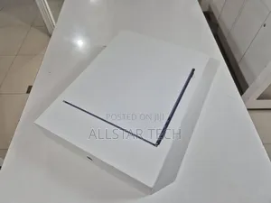 New Laptop Apple MacBook Air 2025 M4 16GB Apple M4 SSD 256GB