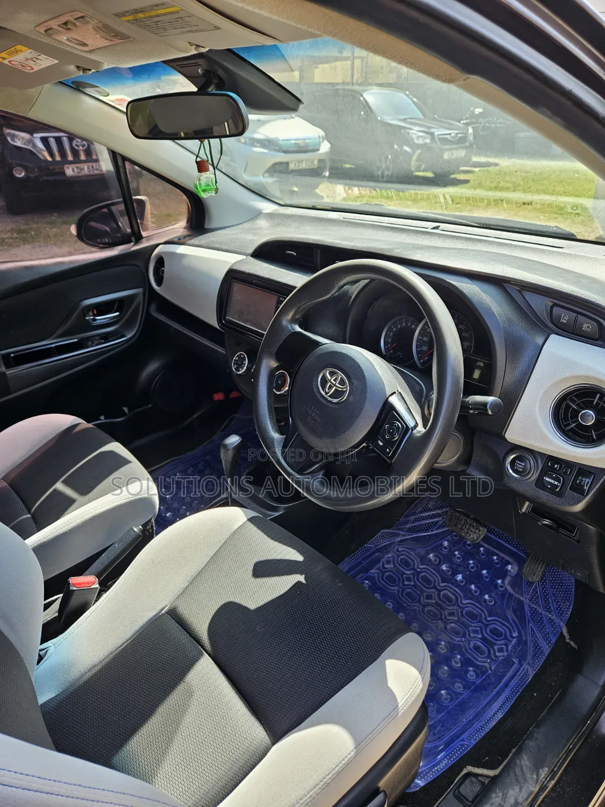 Toyota Vitz 2016 Burgundy