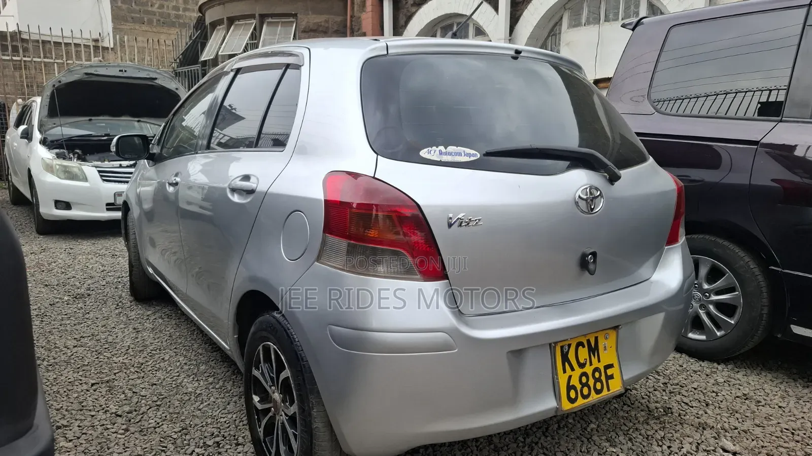 Toyota Vitz 2010 Silver