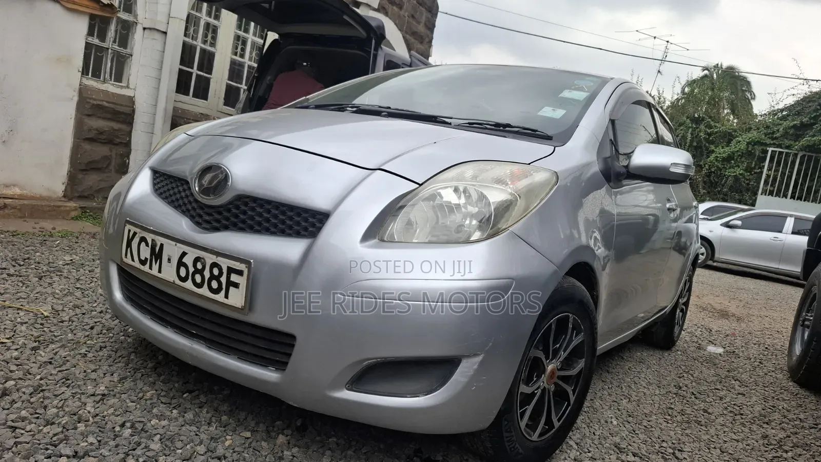 Toyota Vitz 2010 Silver