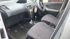 Toyota Vitz 2010 Silver