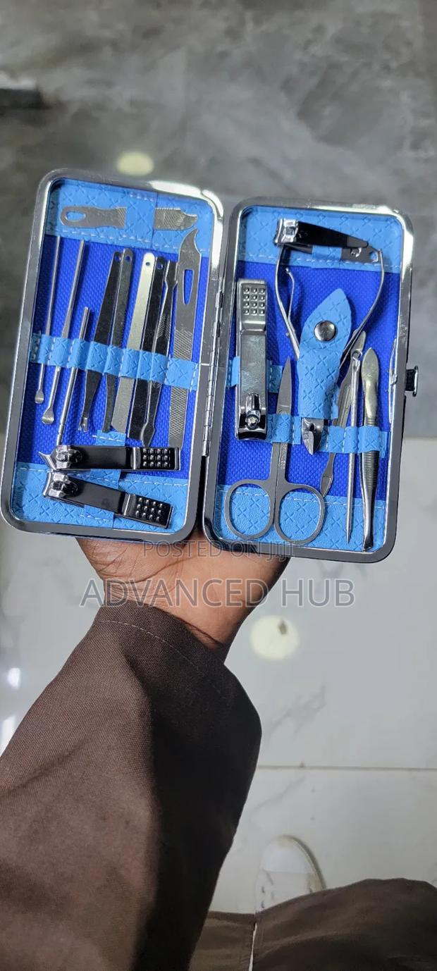 18 Piece Proffesional Manicure Set