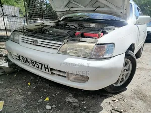Toyota Corolla 2000 White