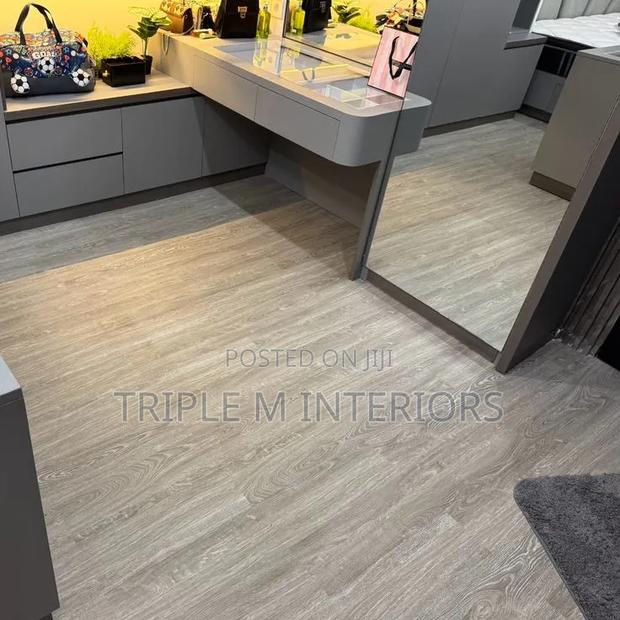 Modern Wooden Laminate/Waterproof SPC Floor Planks