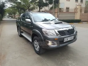 Toyota Hilux 2012 Gray