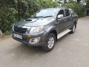 Toyota Hilux 2012 Gray