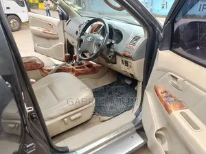 Toyota Hilux 2012 Gray