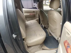 Toyota Hilux 2012 Gray