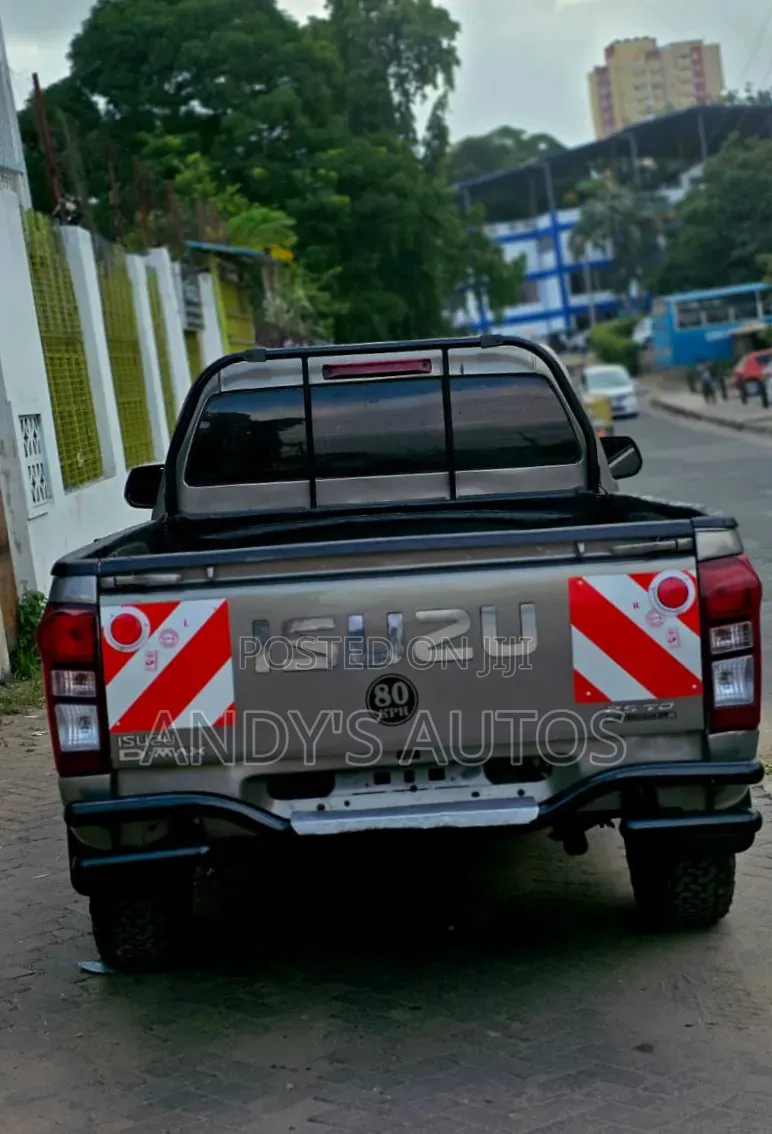 Isuzu D-MAX 2021 Brown