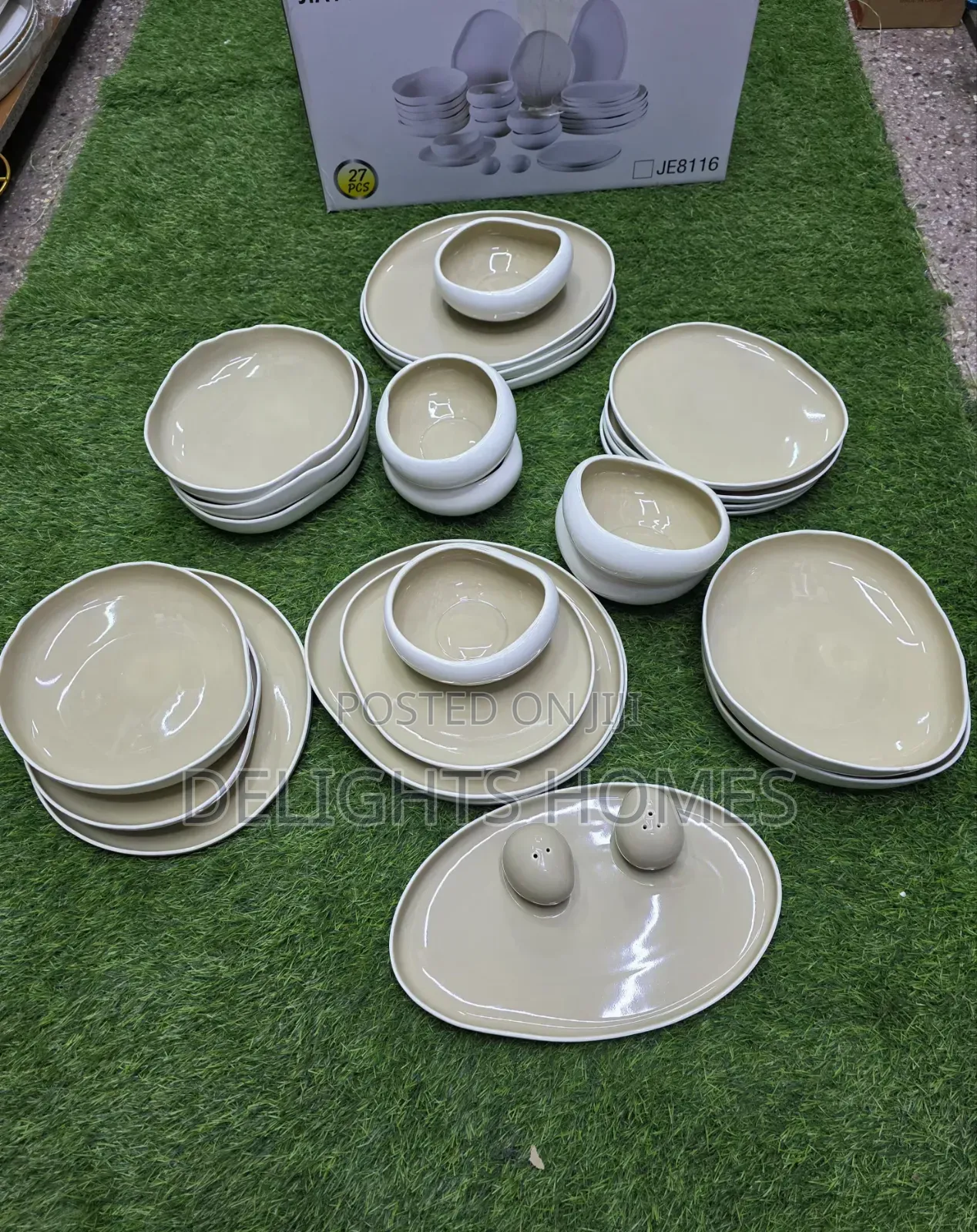 European Double Glazed Porcelain Dinner Set_arv