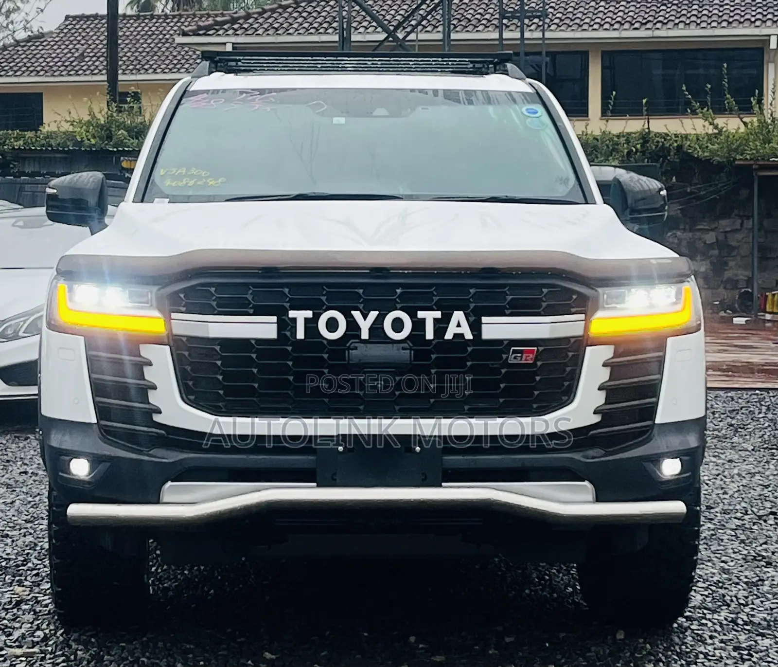 Toyota Land Cruiser LC300 2023 White