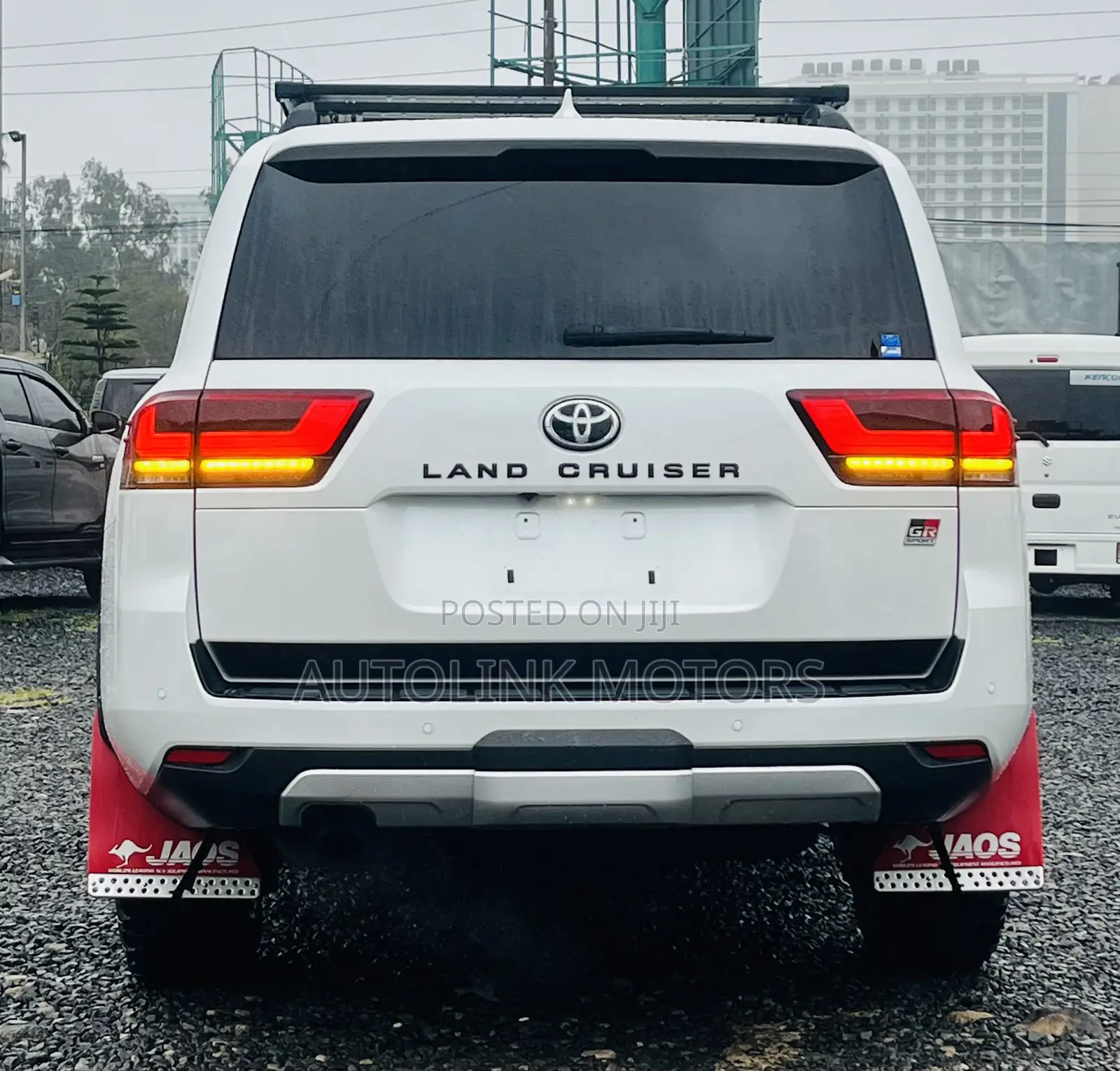 Toyota Land Cruiser LC300 2023 White