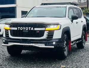 Toyota Land Cruiser LC300 2023 White