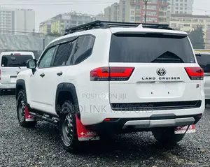 Toyota Land Cruiser LC300 2023 White