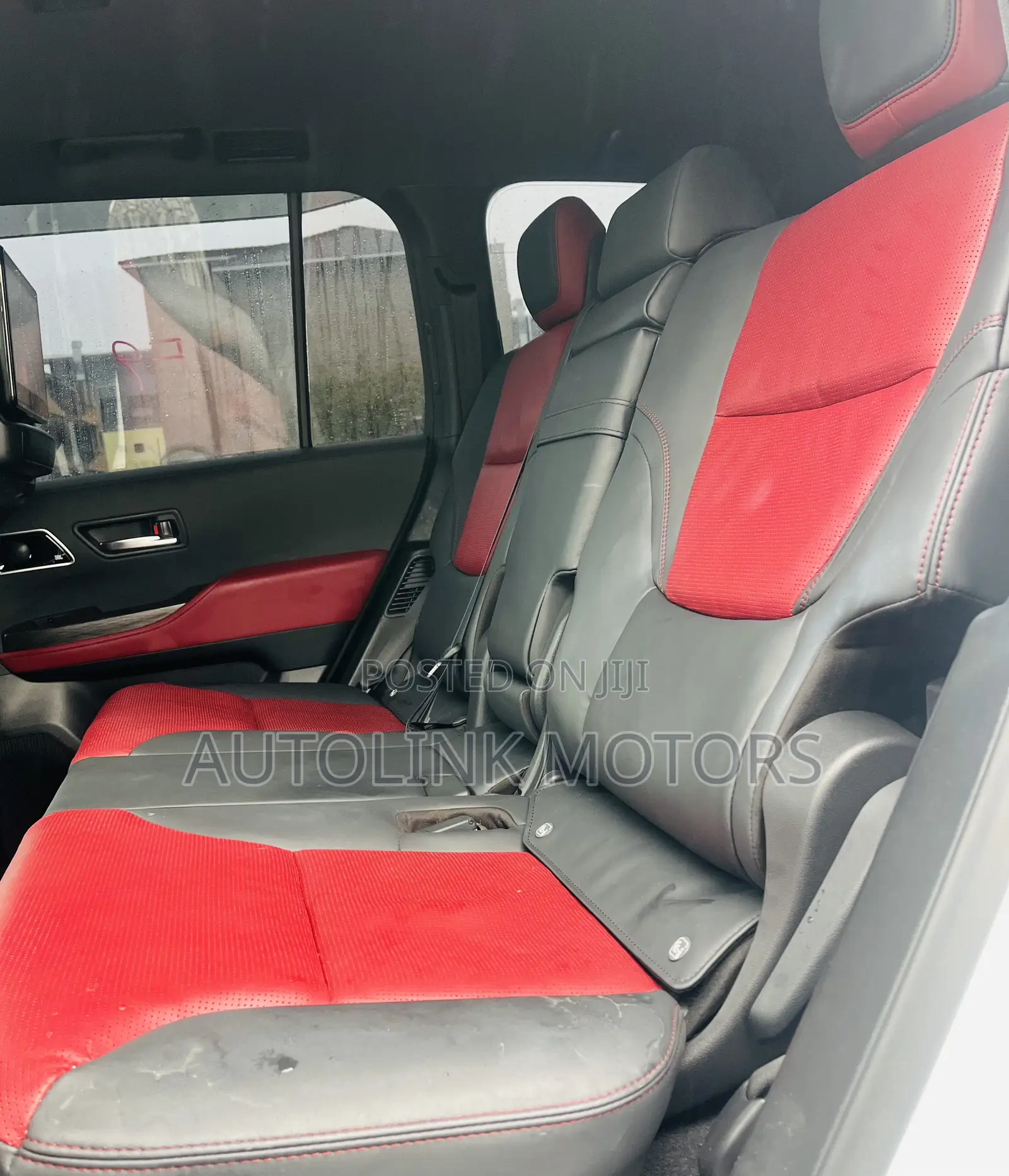 Toyota Land Cruiser LC300 2023 White