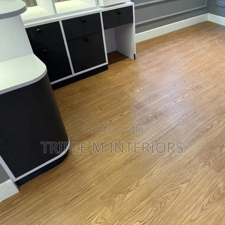 Elegant Wood Finish SPC Flooring/Click Lock Tiles